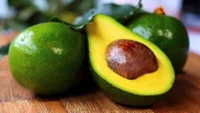 alimentos naturais para baixar a pressao abacate